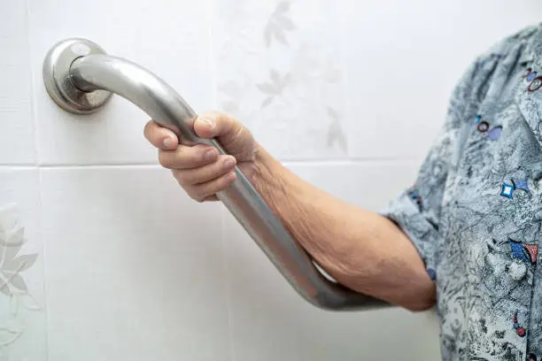 knee replacement recovery at home, grab bar in the shower